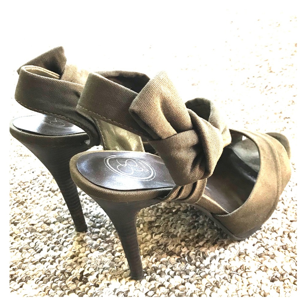 Jessica Simpson Khaki Bow Tie Heels